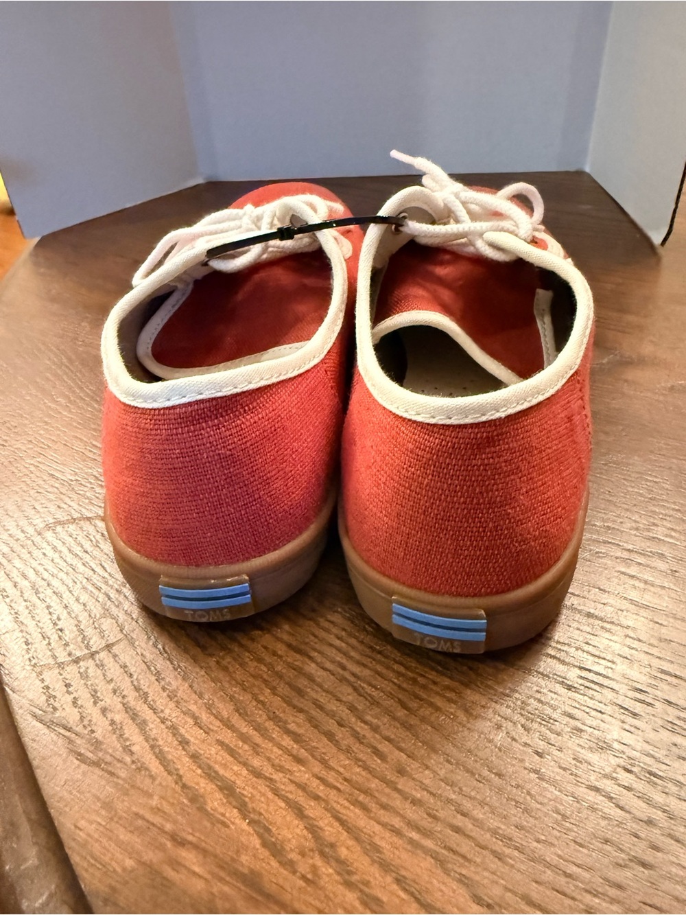 TOMS Women's canvas sneakers. Heathered red color. Size 8 - Picture 3 of 6